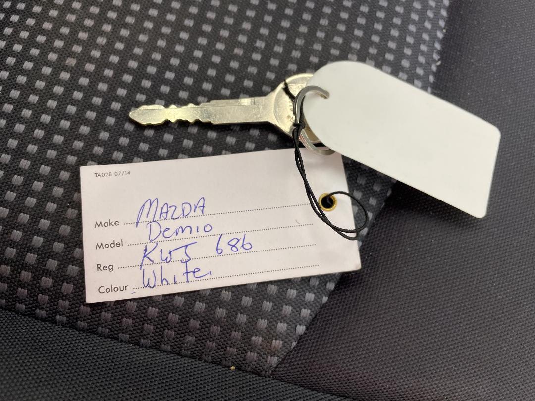 Photo '22' of Mazda Demio Photo '22' of Mazda Demio