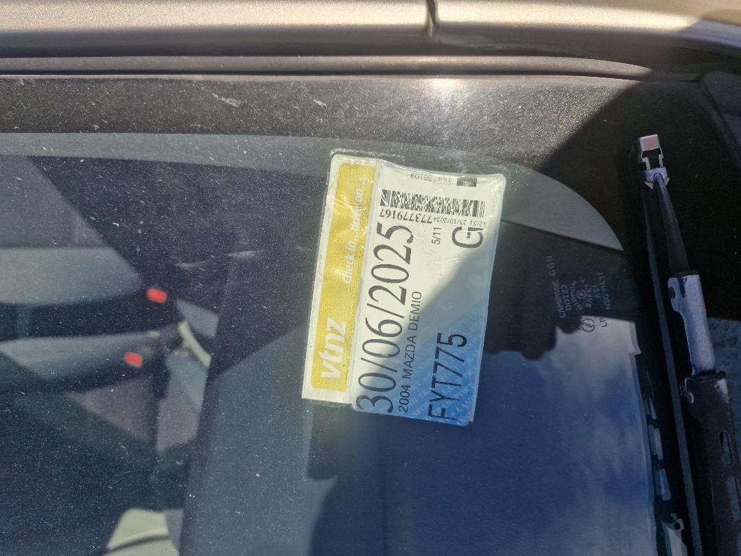 Photo '3' of Mazda Demio Photo '3' of Mazda Demio