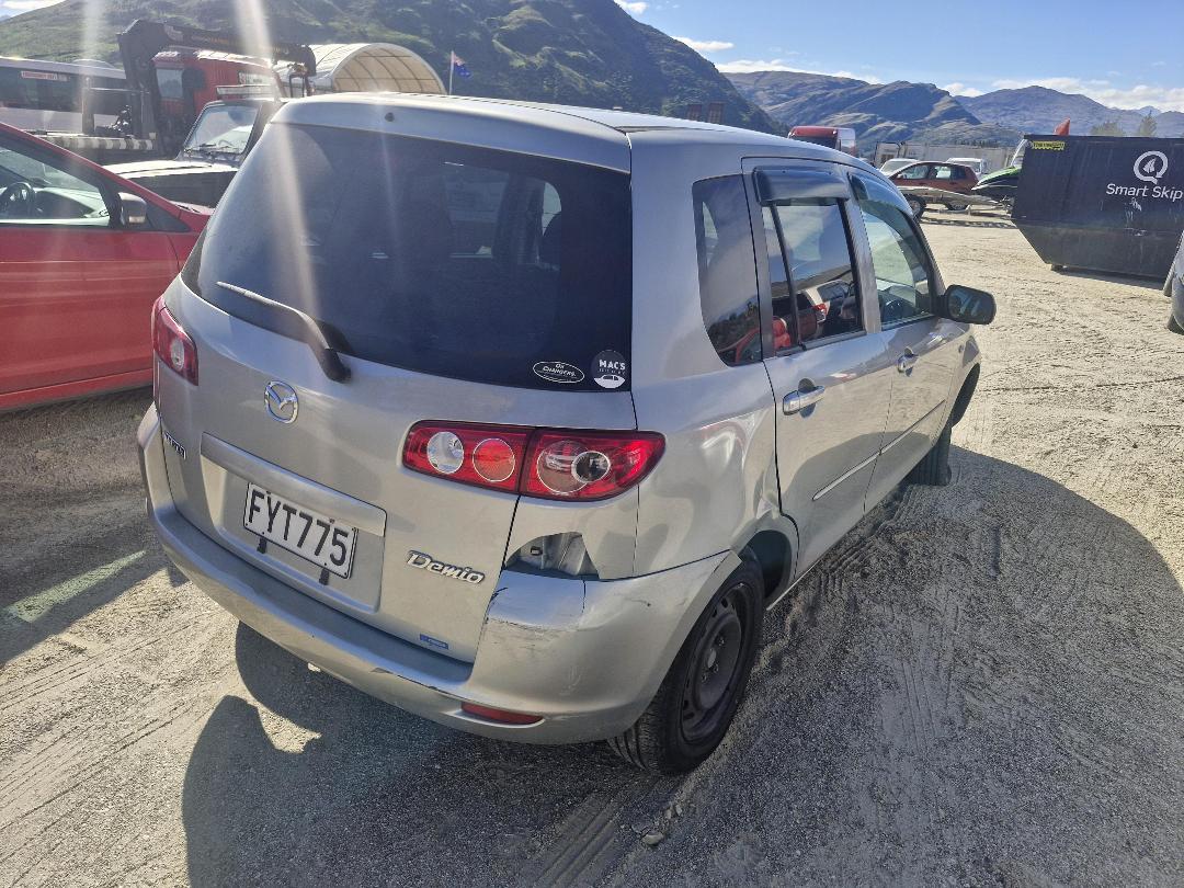 Photo '5' of Mazda Demio Photo '5' of Mazda Demio