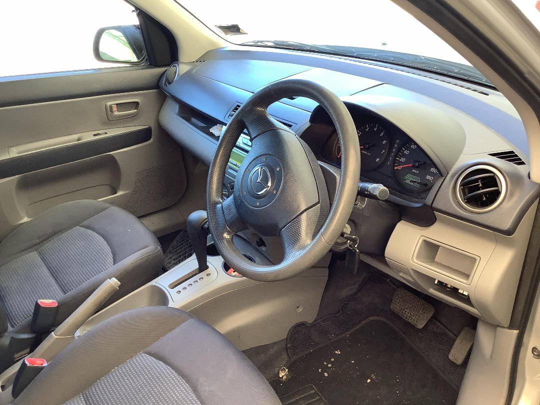 Photo '14' of Mazda Demio Photo '14' of Mazda Demio