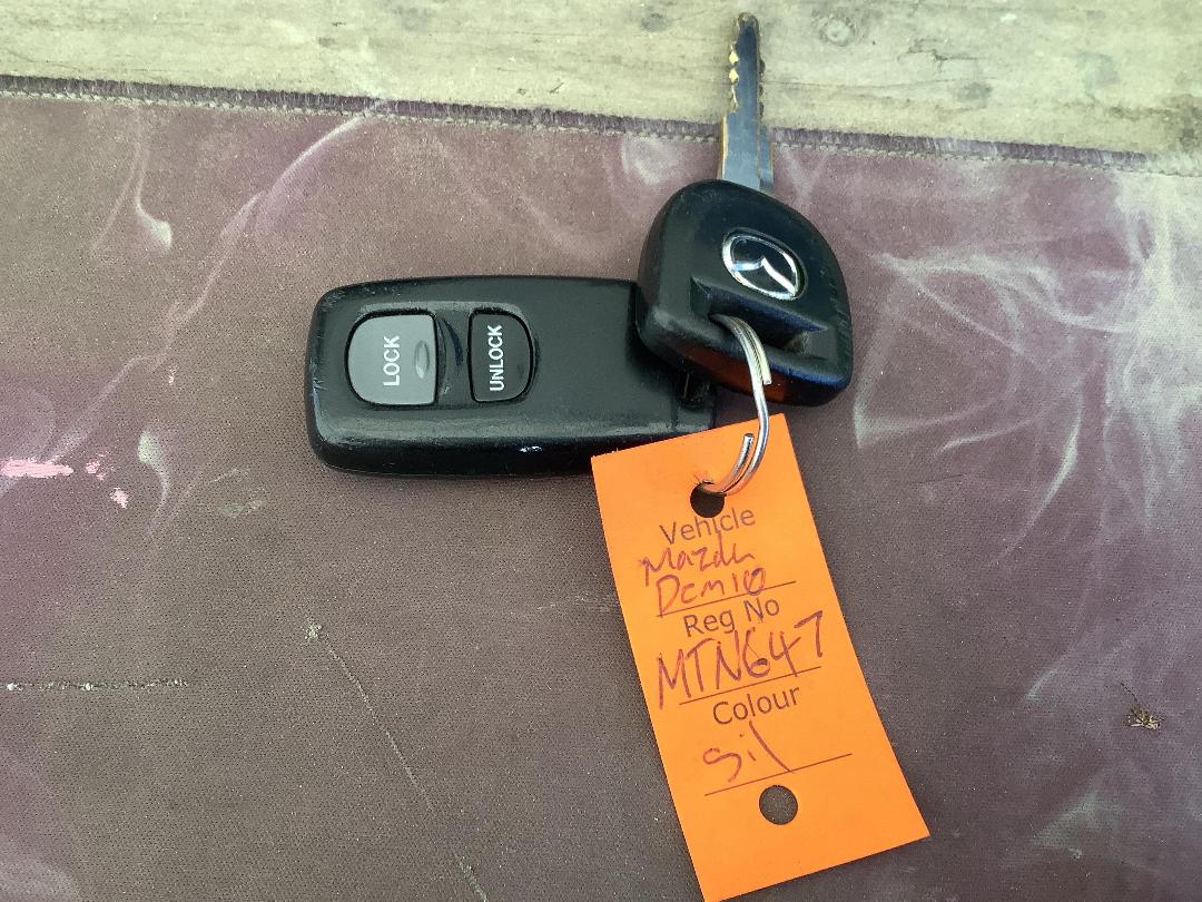 Photo '24' of Mazda Demio Photo '24' of Mazda Demio