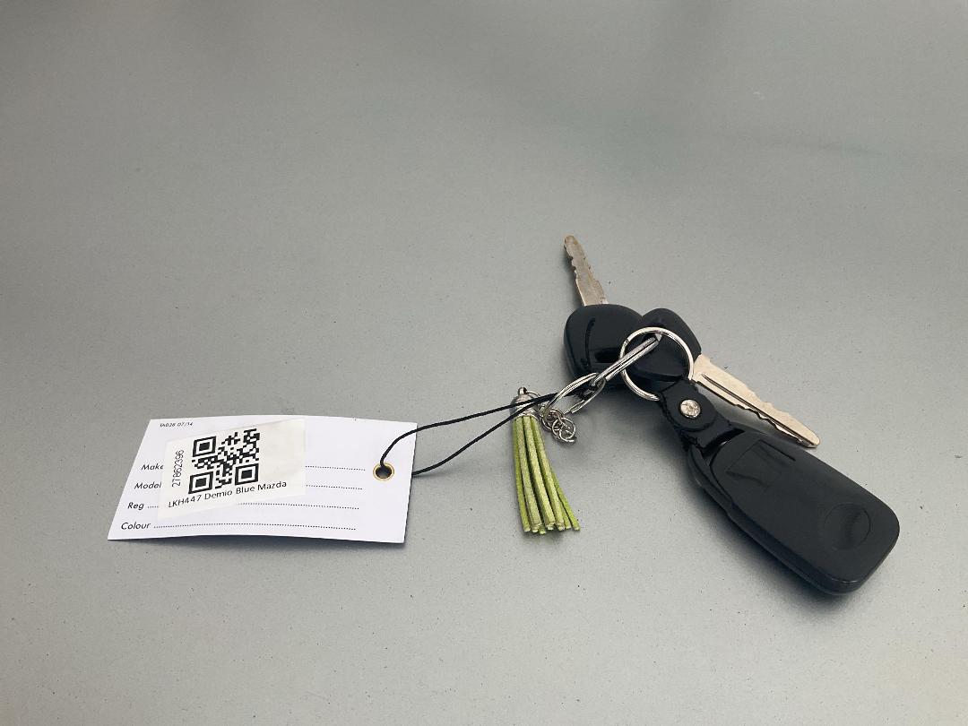 Photo '19' of Mazda Demio Photo '19' of Mazda Demio