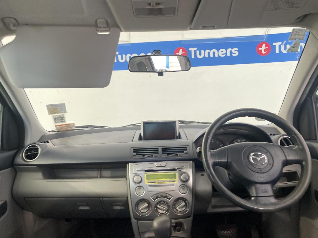 Photo '17' of Mazda Demio Photo '17' of Mazda Demio