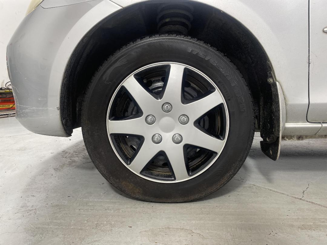 Photo '10' of Mazda Demio Photo '10' of Mazda Demio