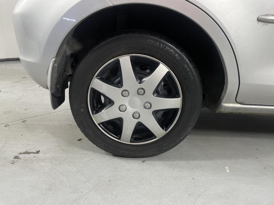 Photo '12' of Mazda Demio Photo '12' of Mazda Demio