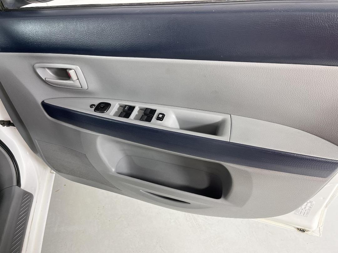 Photo '15' of Mazda Demio Photo '15' of Mazda Demio