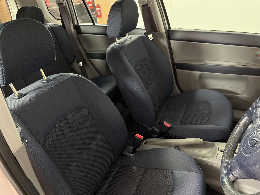 Photo '16' of Mazda Demio Photo '16' of Mazda Demio