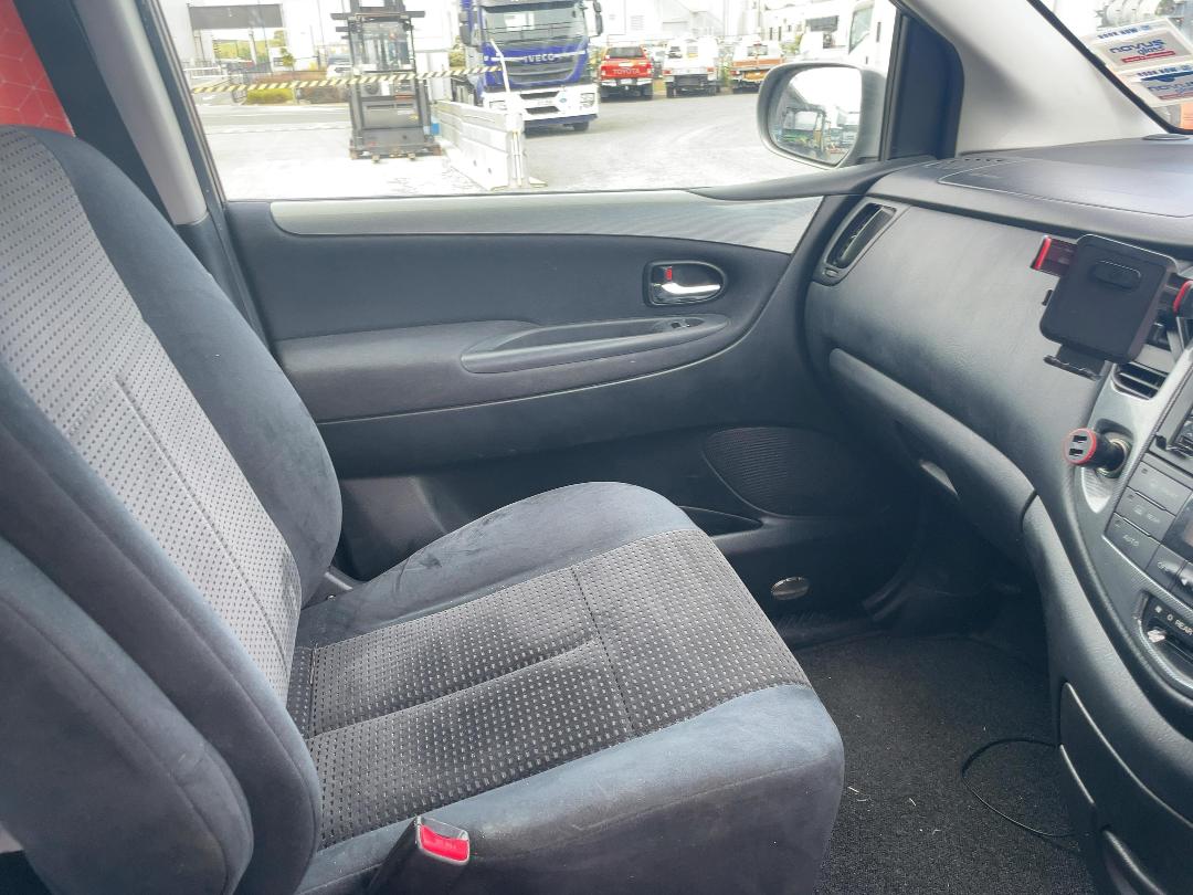 Photo '15' of Mazda MPV Motorhome