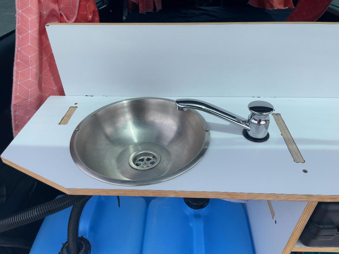 Photo '21' of Mazda MPV Motorhome