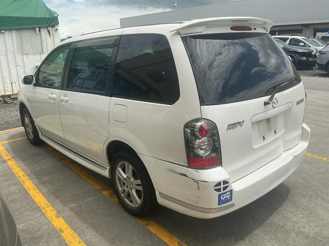 Photo '11' of Mazda MPV Photo '11' of Mazda MPV