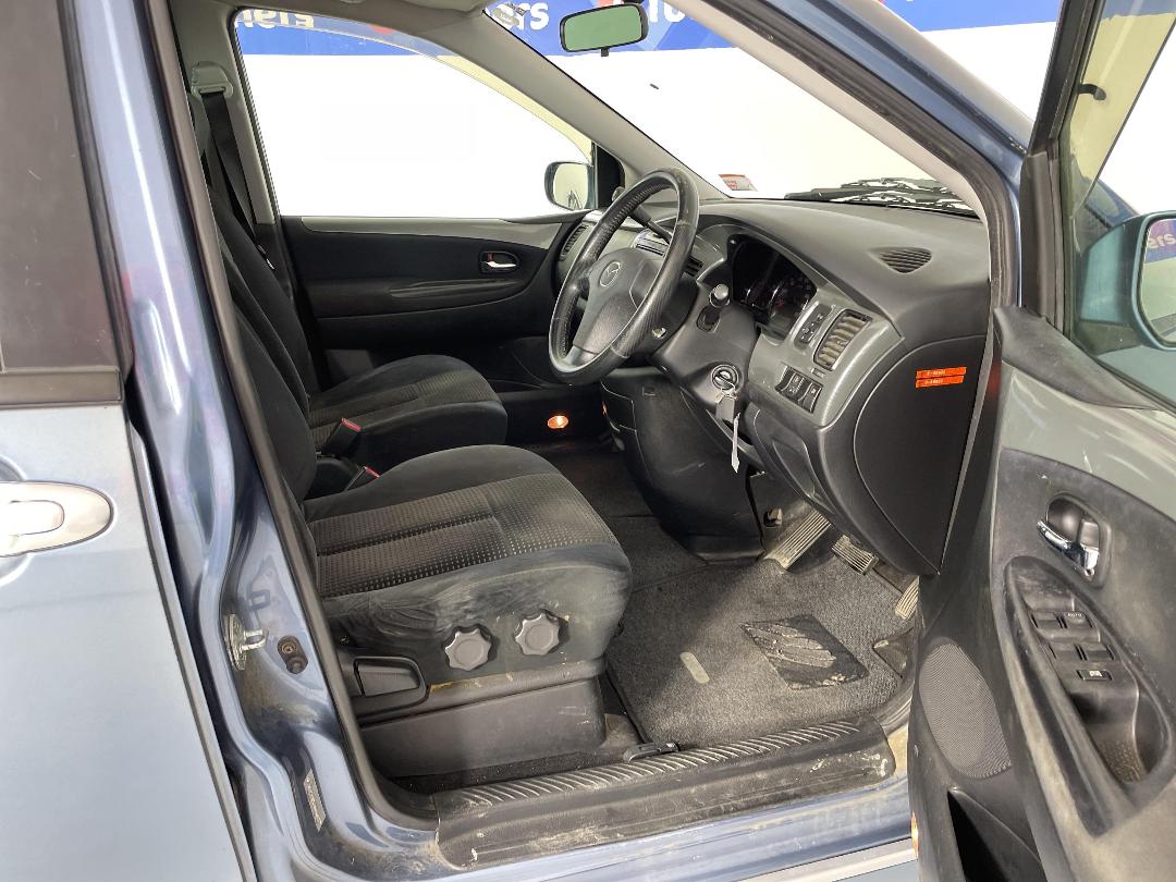 Photo '16' of Mazda MPV Photo '16' of Mazda MPV