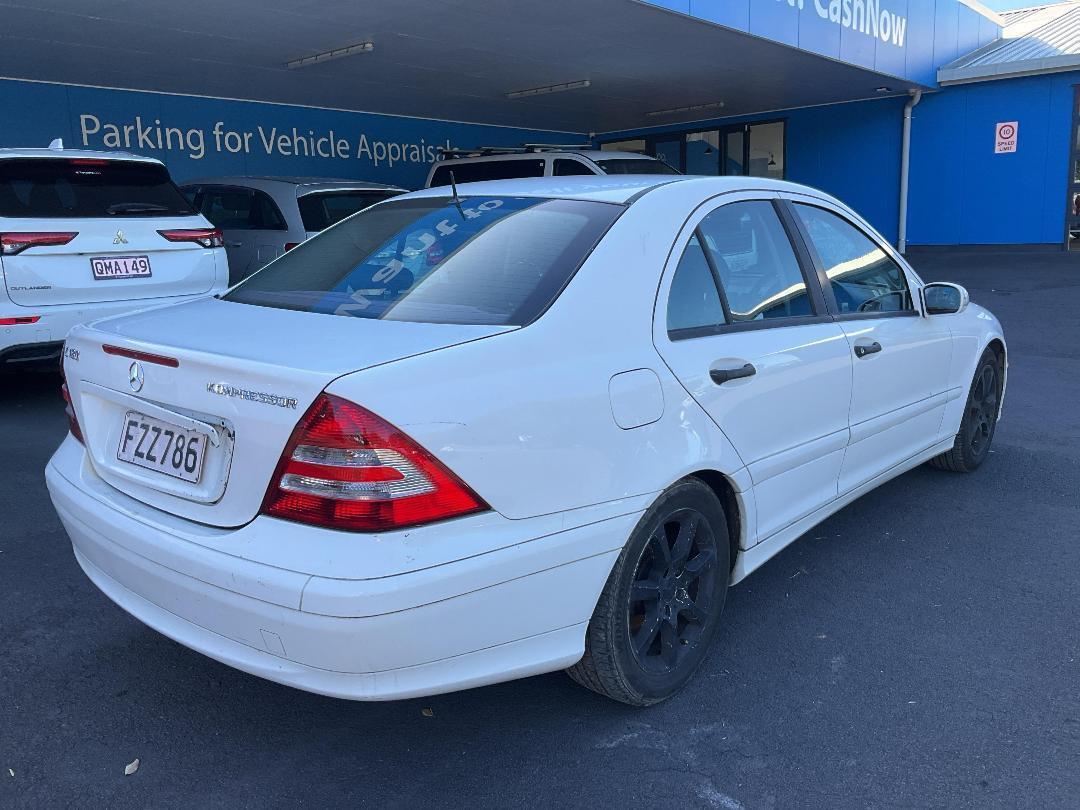 Photo '4' of Mercedes-Benz C180 Photo '4' of Mercedes-Benz C180