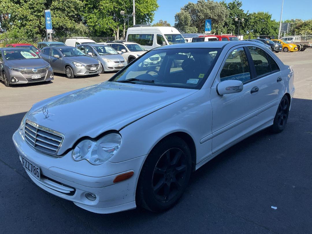 Photo '3' of Mercedes-Benz C180 Photo '3' of Mercedes-Benz C180