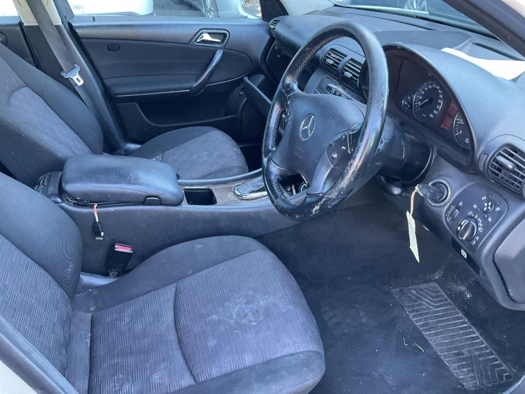 Photo '6' of Mercedes-Benz C180 Photo '6' of Mercedes-Benz C180