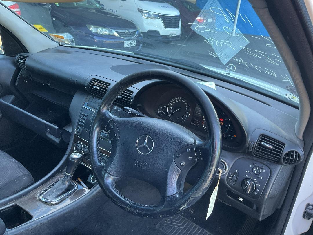 Photo '14' of Mercedes-Benz C180 Photo '14' of Mercedes-Benz C180