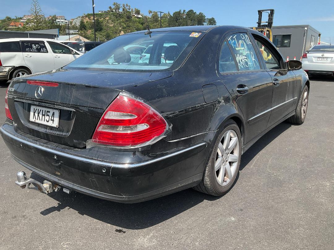 Photo '2' of Mercedes-Benz E-Class Avantgarde Photo '2' of Mercedes-Benz E-Class Avantgarde