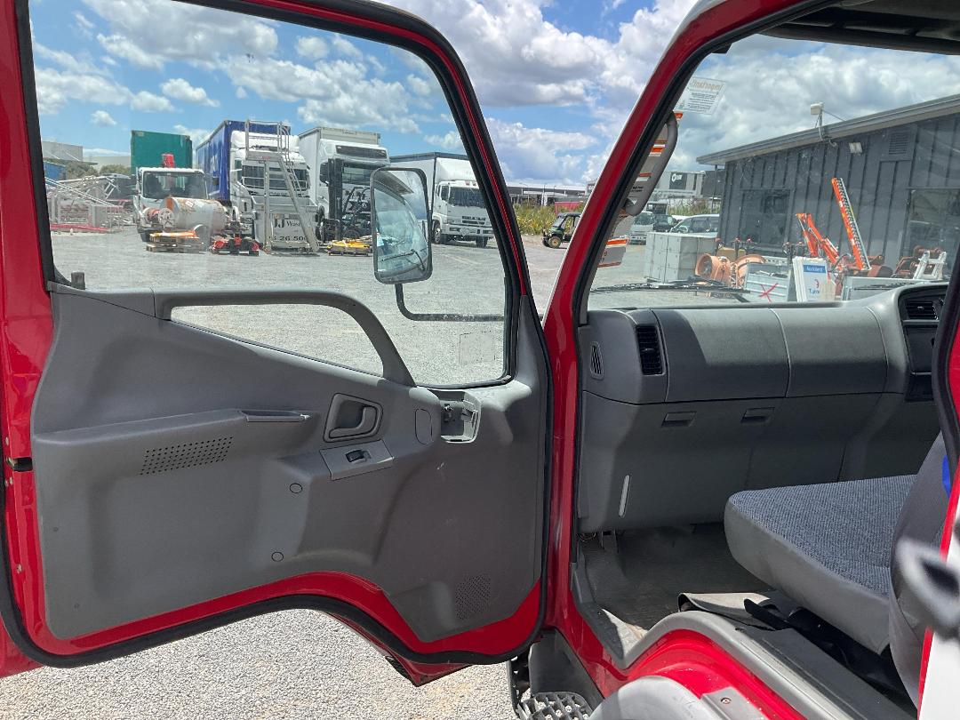 Photo '19' of Mitsubishi Canter Cab Chassis