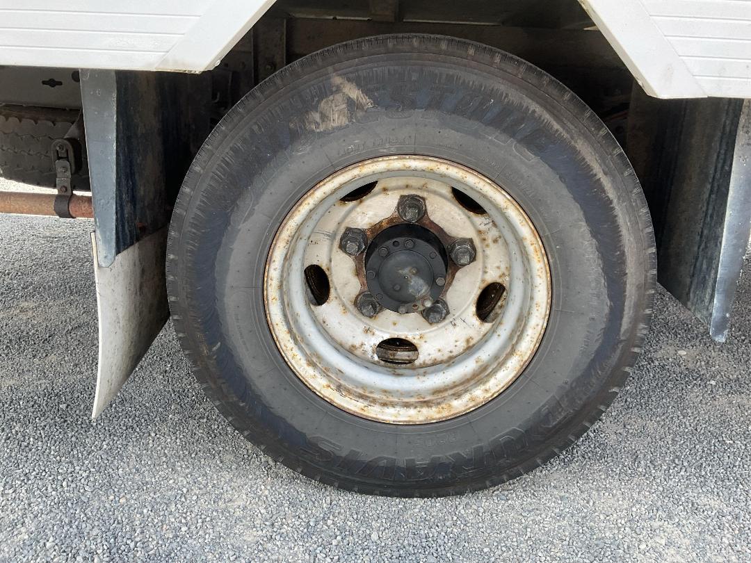 Photo '37' of Mitsubishi Canter Cab Chassis