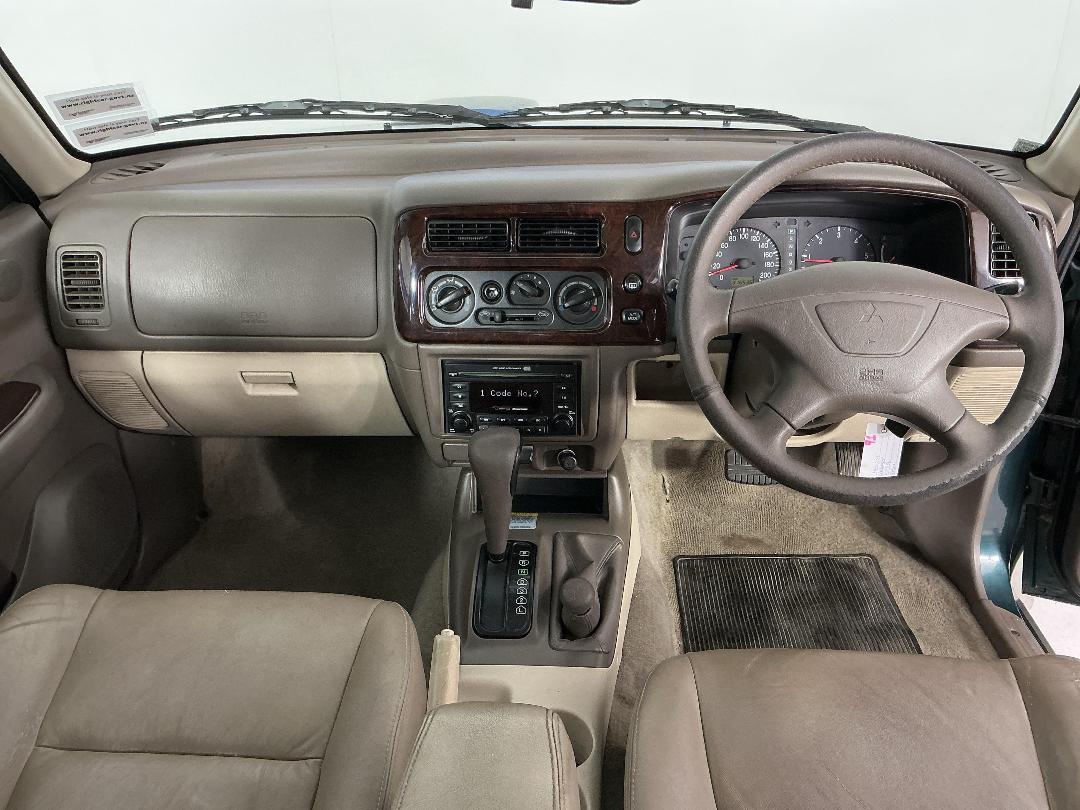 Photo '17' of Mitsubishi Challenger