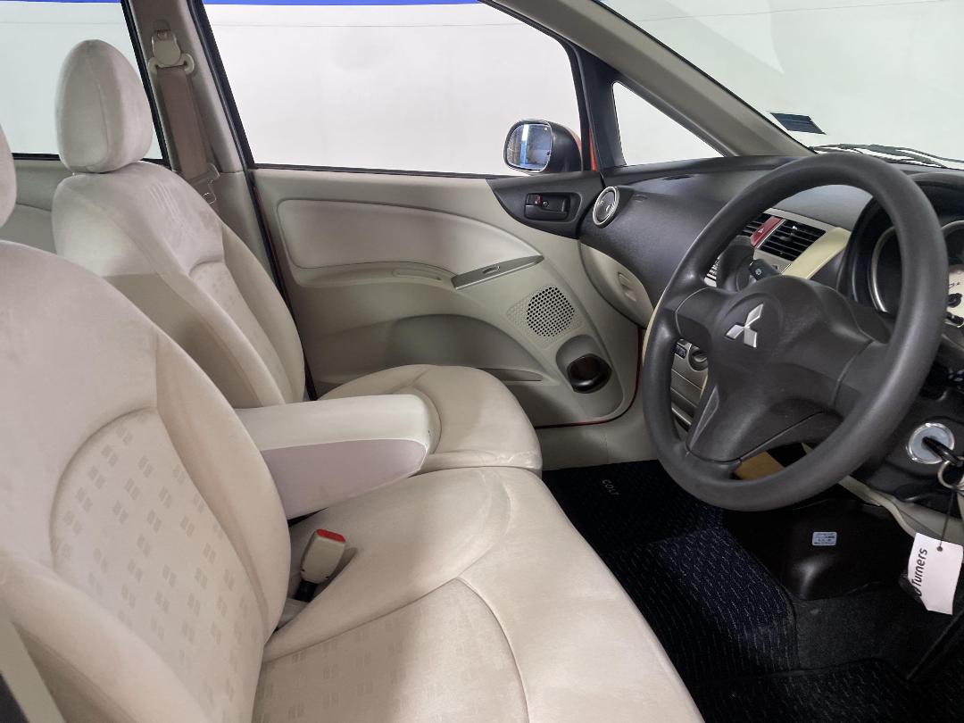 Photo '16' of Mitsubishi Colt