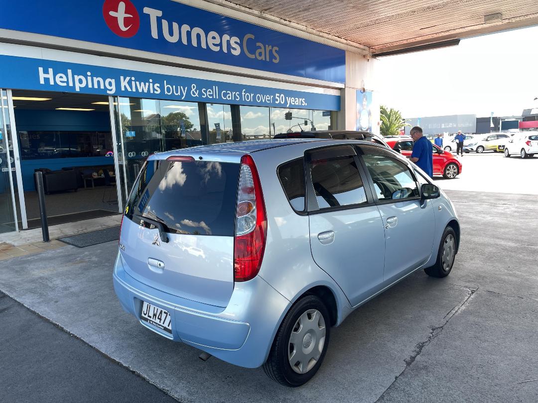 Photo '10' of Mitsubishi Colt Photo '10' of Mitsubishi Colt