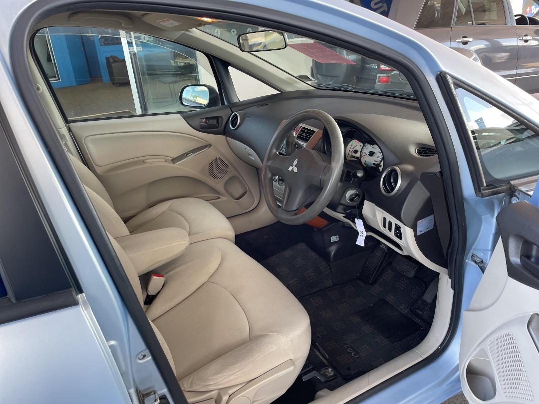 Photo '14' of Mitsubishi Colt Photo '14' of Mitsubishi Colt