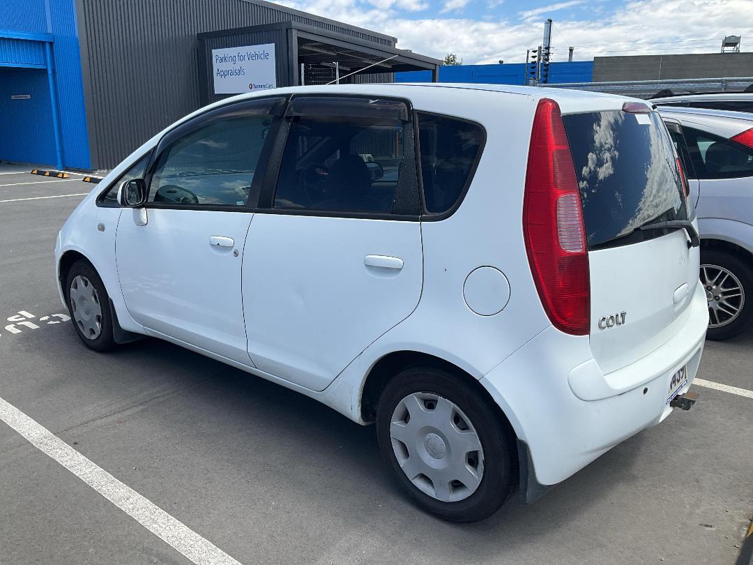 Photo '5' of Mitsubishi Colt Photo '5' of Mitsubishi Colt