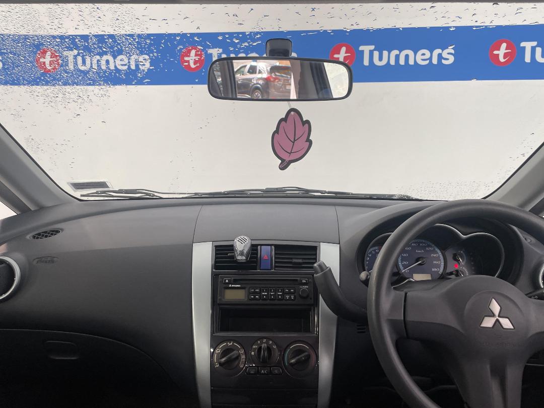 Photo '17' of Mitsubishi Colt Photo '17' of Mitsubishi Colt