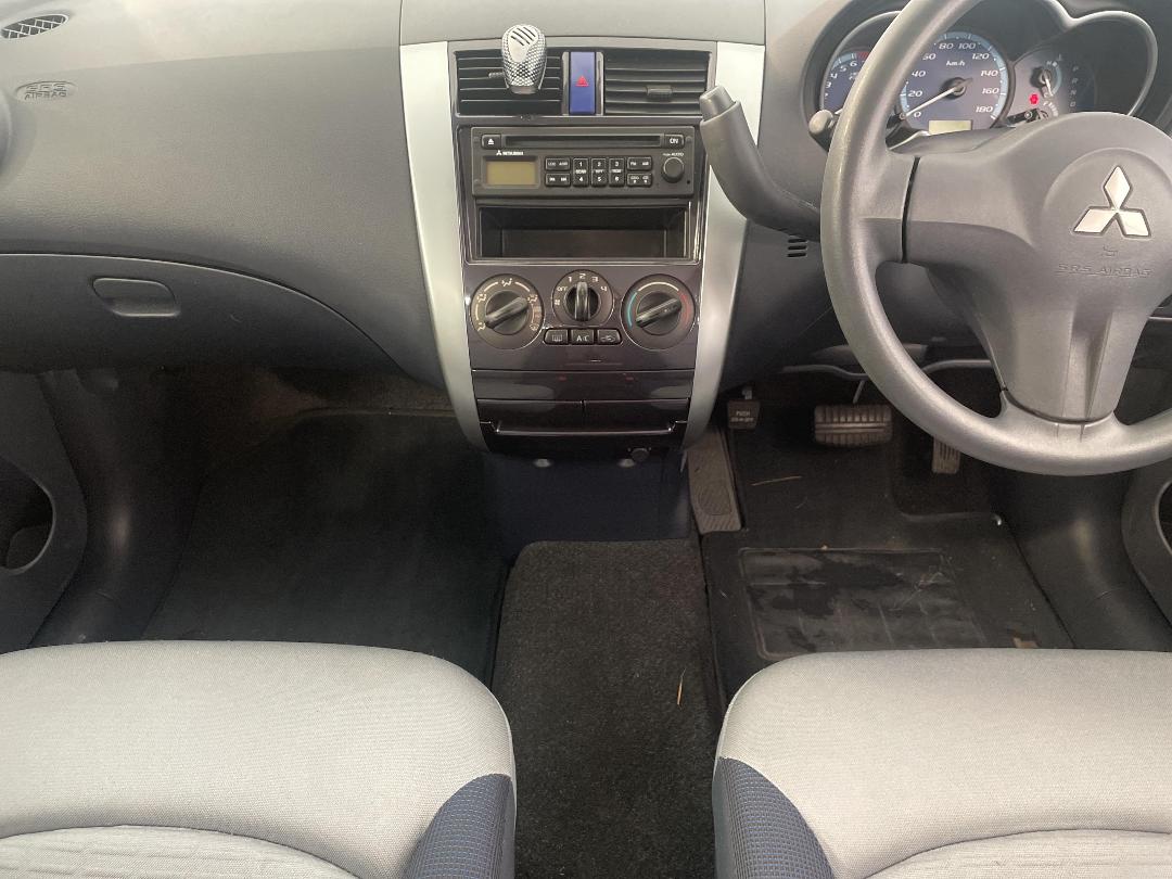 Photo '18' of Mitsubishi Colt Photo '18' of Mitsubishi Colt