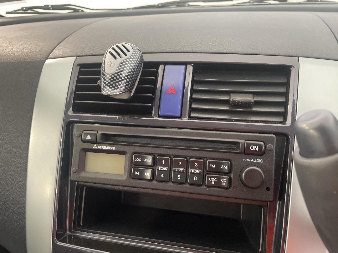 Photo '26' of Mitsubishi Colt Photo '26' of Mitsubishi Colt