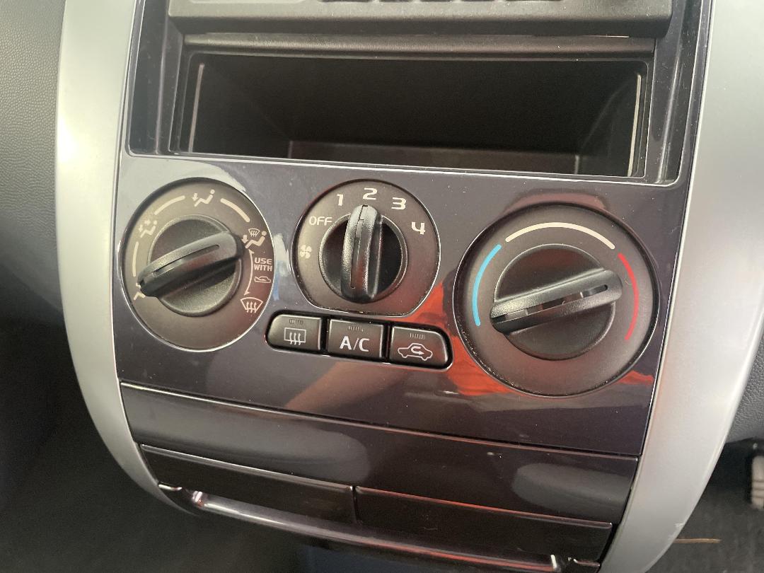 Photo '27' of Mitsubishi Colt Photo '27' of Mitsubishi Colt