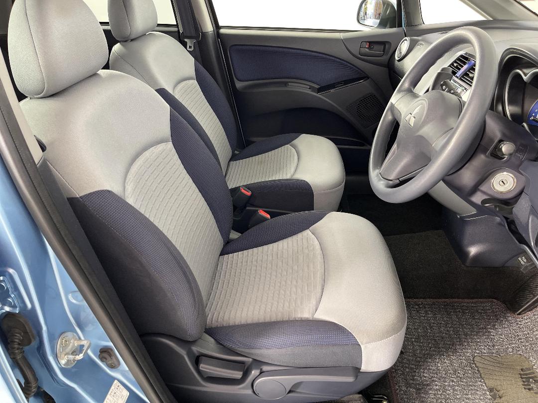 Photo '16' of Mitsubishi Colt Photo '16' of Mitsubishi Colt