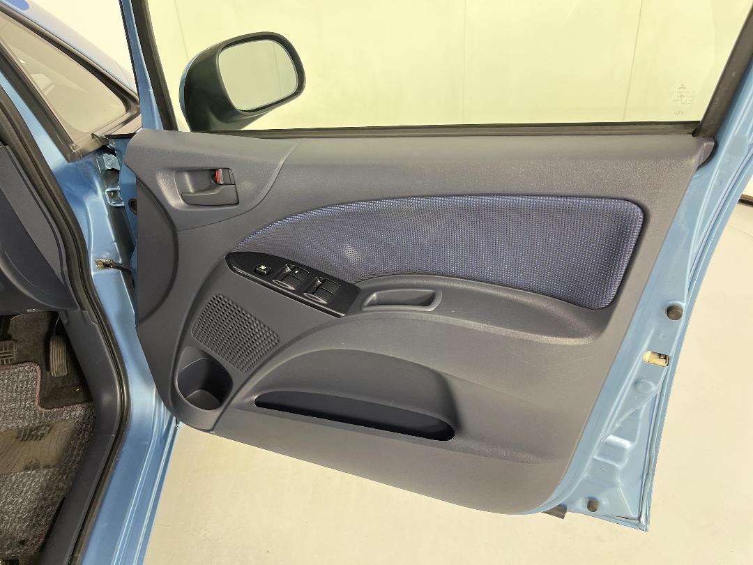 Photo '15' of Mitsubishi Colt Photo '15' of Mitsubishi Colt