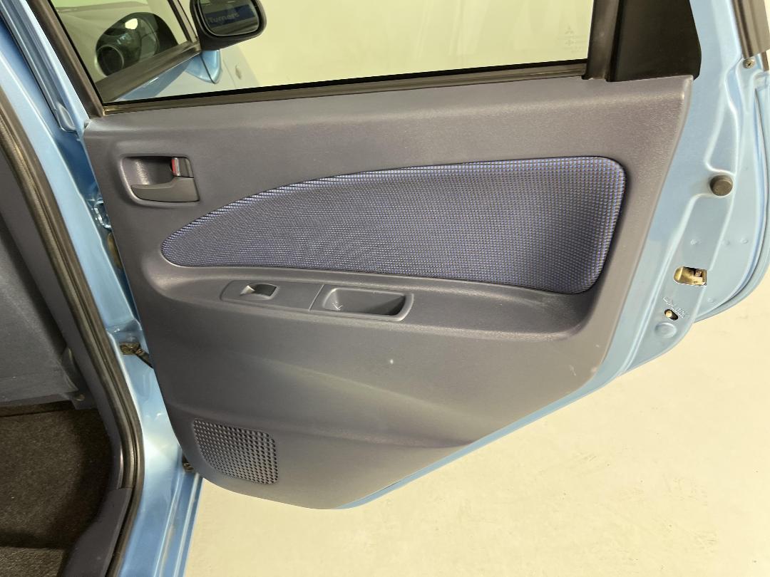 Photo '19' of Mitsubishi Colt Photo '19' of Mitsubishi Colt