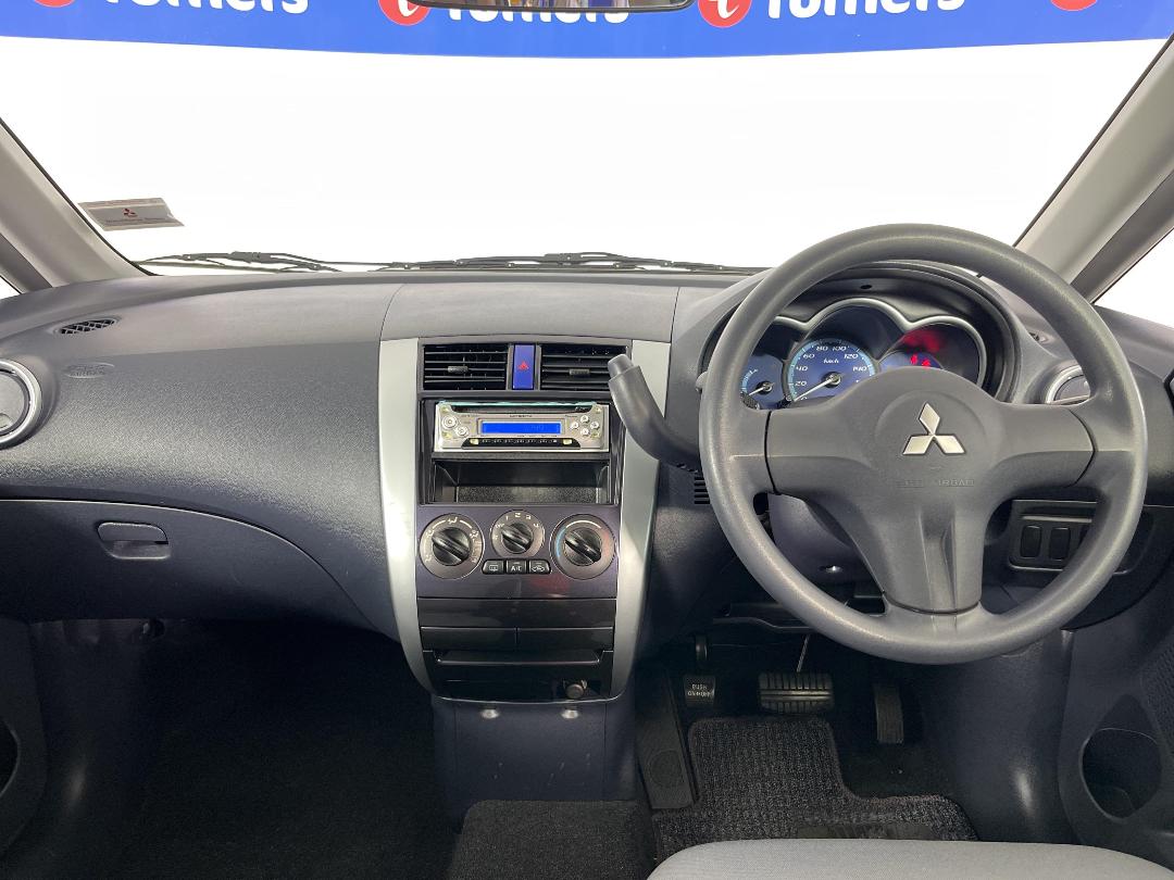 Photo '17' of Mitsubishi Colt Photo '17' of Mitsubishi Colt