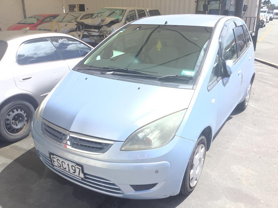 Photo '2' of Mitsubishi Colt Photo '2' of Mitsubishi Colt