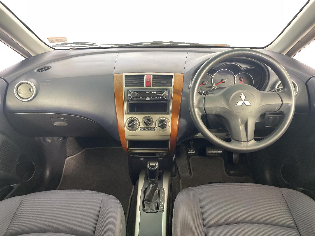 Photo '17' of Mitsubishi Colt