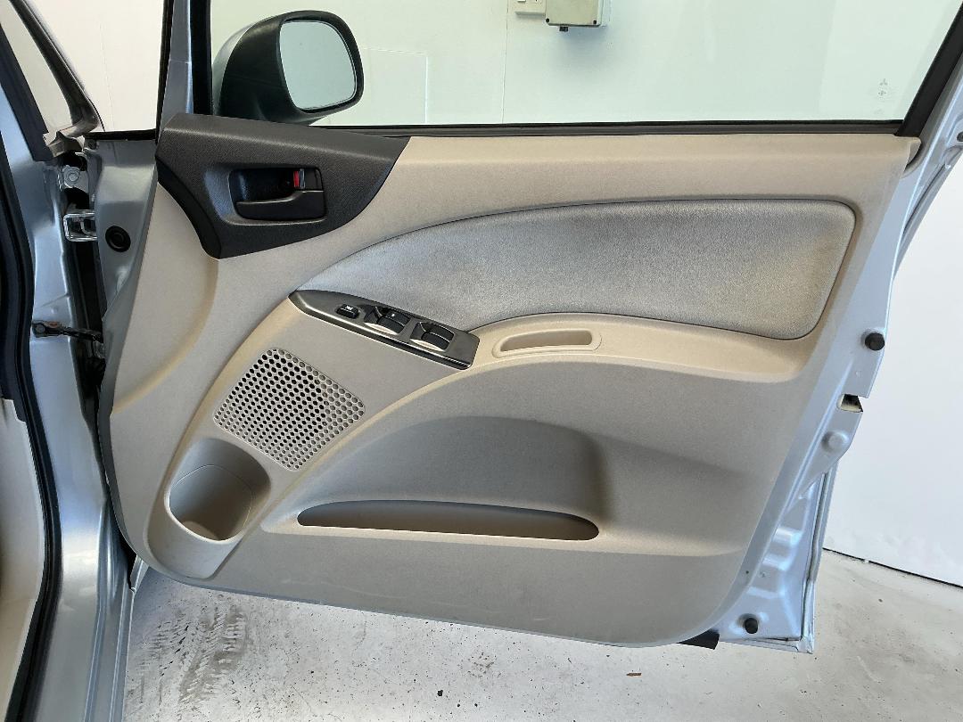 Photo '15' of Mitsubishi Colt Photo '15' of Mitsubishi Colt