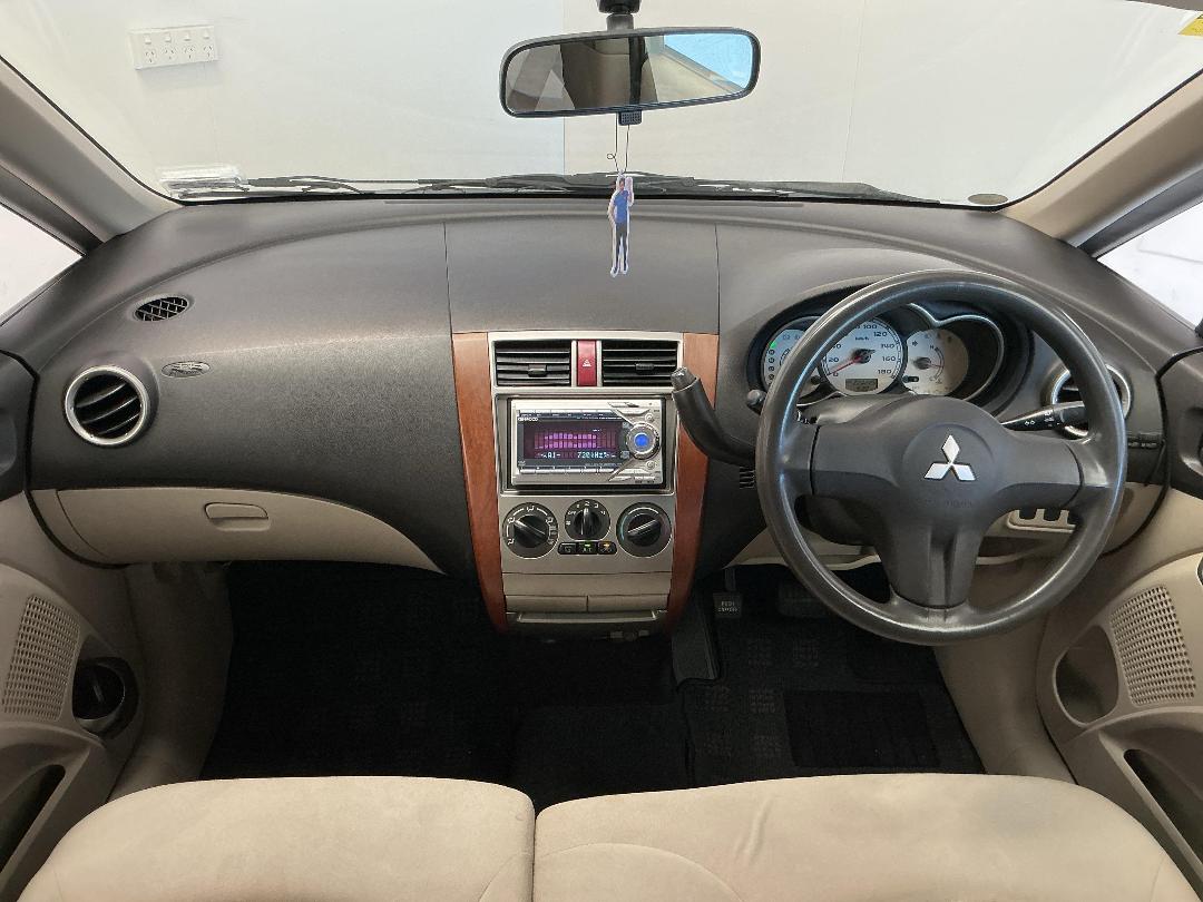 Photo '17' of Mitsubishi Colt Photo '17' of Mitsubishi Colt