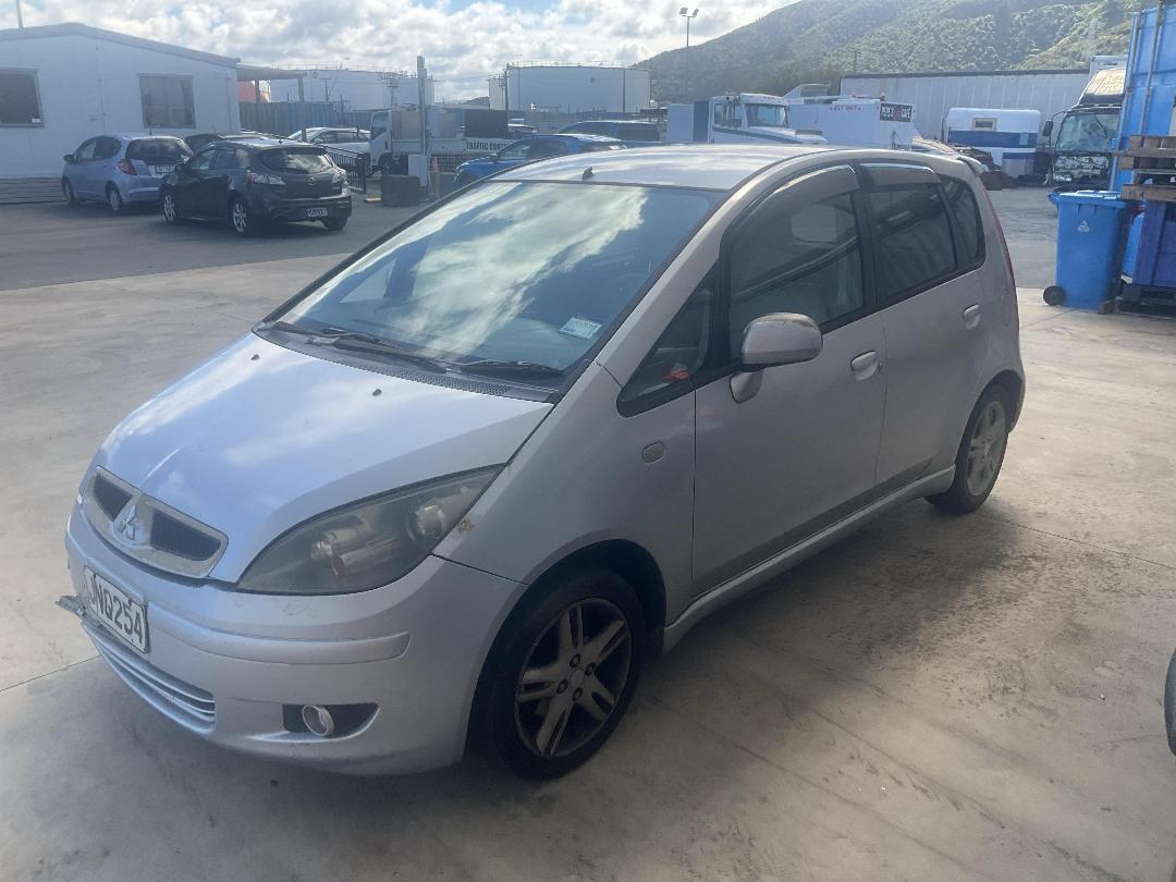 Photo '2' of Mitsubishi Colt Photo '2' of Mitsubishi Colt