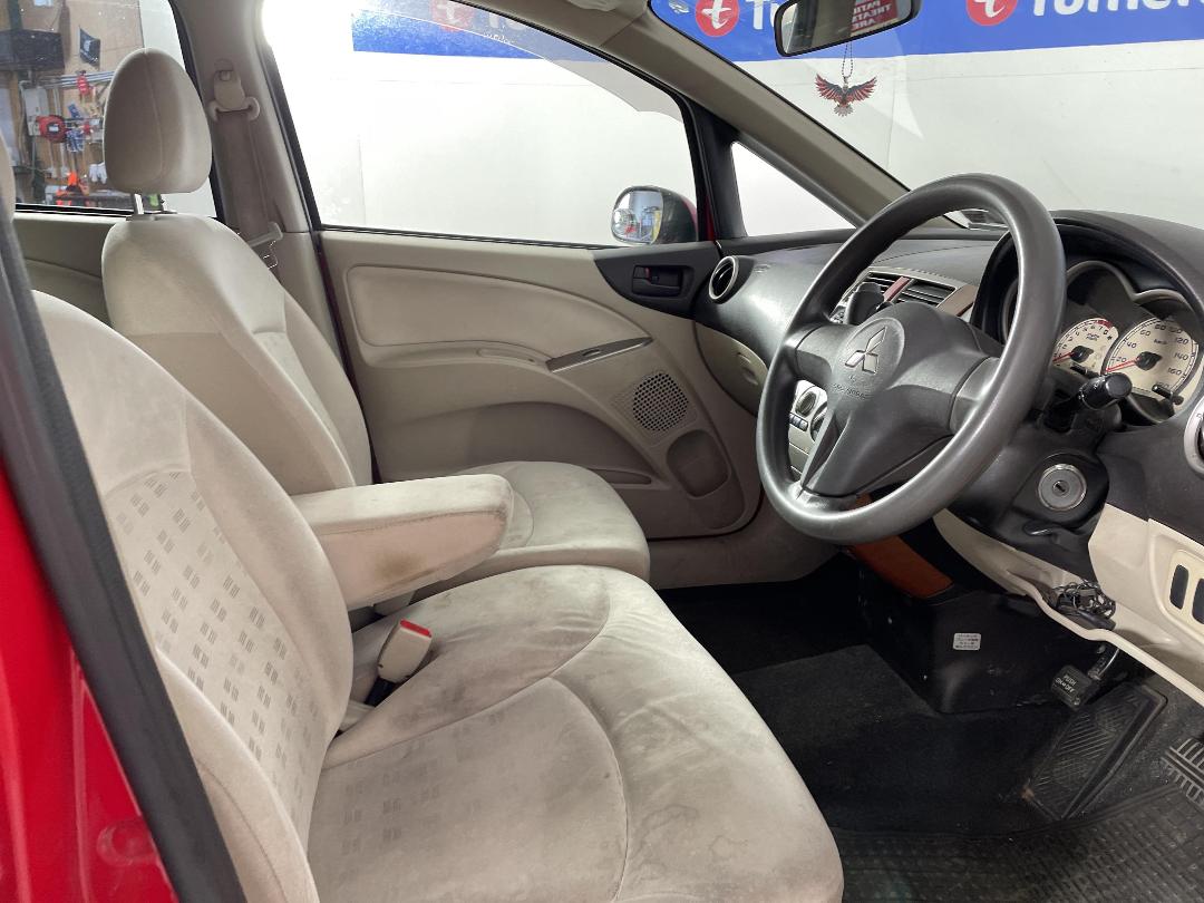 Photo '16' of Mitsubishi Colt Photo '16' of Mitsubishi Colt