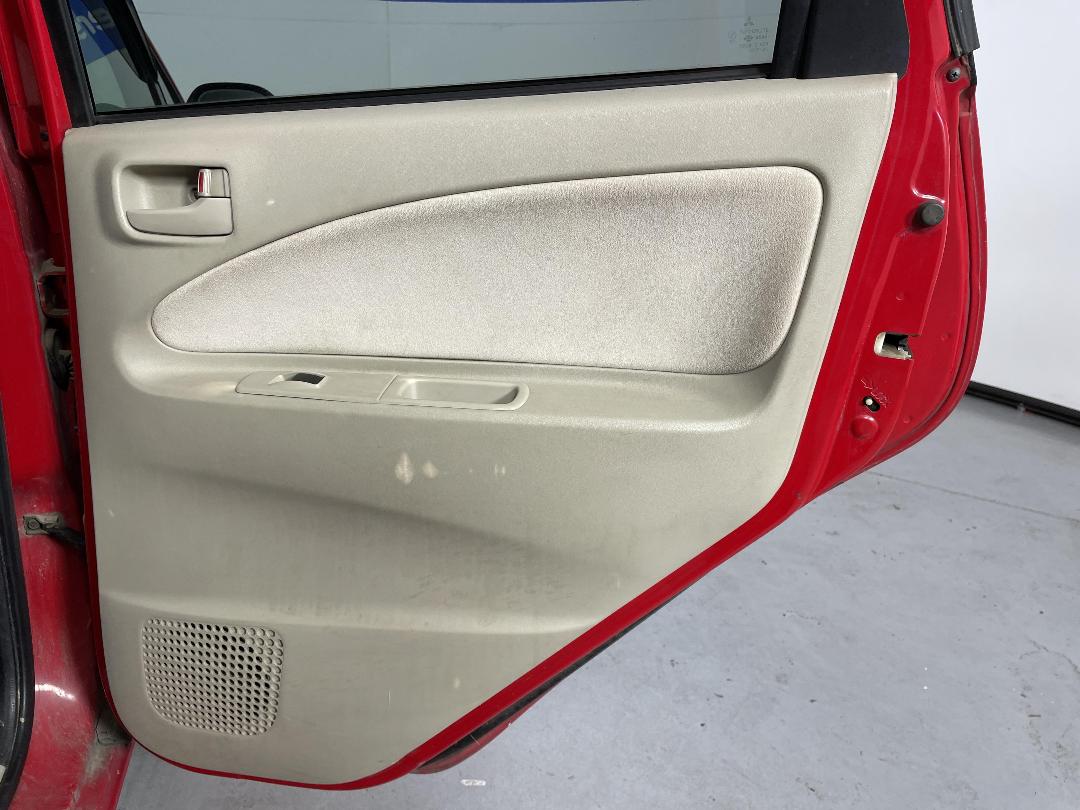 Photo '19' of Mitsubishi Colt Photo '19' of Mitsubishi Colt