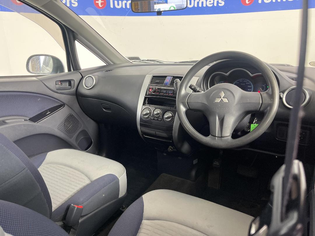 Photo '17' of Mitsubishi Colt