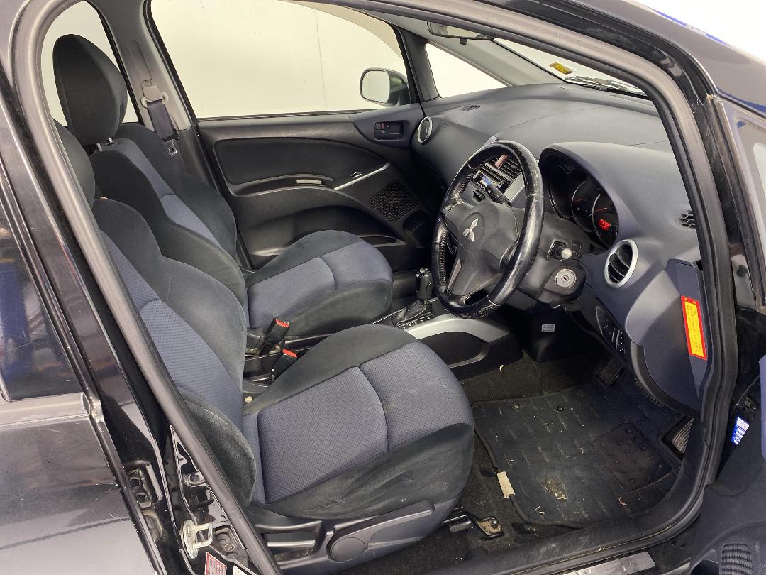 Photo '16' of Mitsubishi Colt