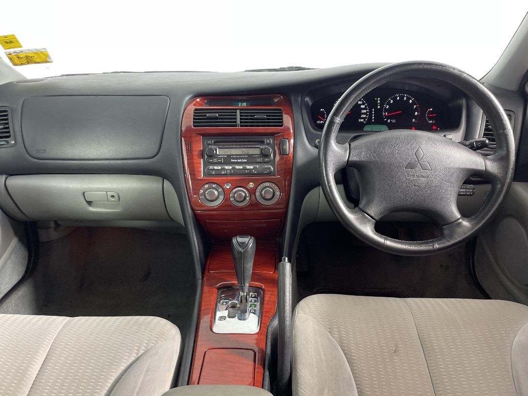 Photo '18' of Mitsubishi Diamante