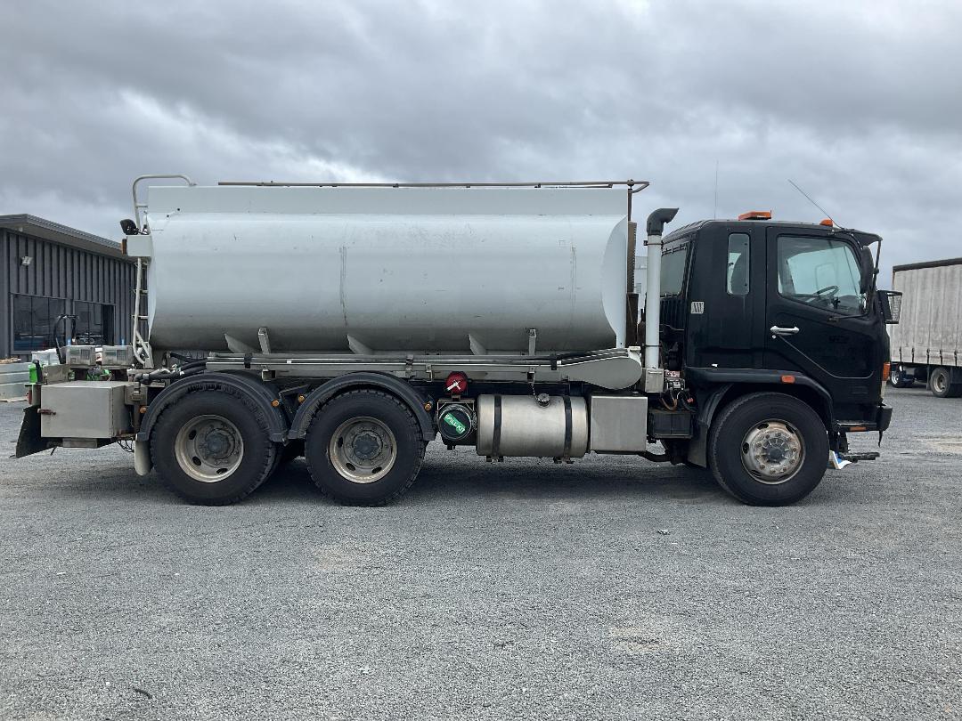 Photo '3' of Mitsubishi Fighter FN270K1 Tanker