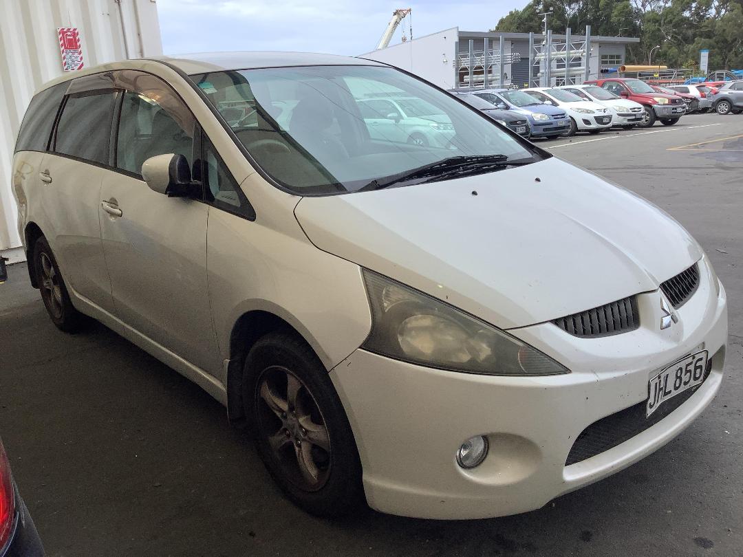 Photo '2' of Mitsubishi Grandis Photo '2' of Mitsubishi Grandis