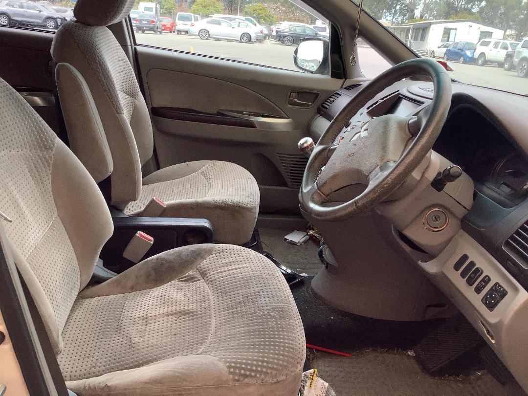 Photo '9' of Mitsubishi Grandis Photo '9' of Mitsubishi Grandis