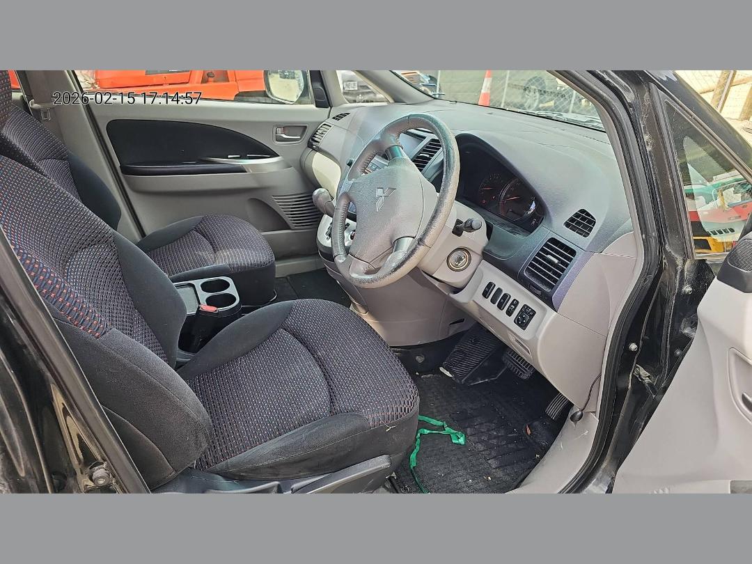 Photo '5' of Mitsubishi Grandis Photo '5' of Mitsubishi Grandis