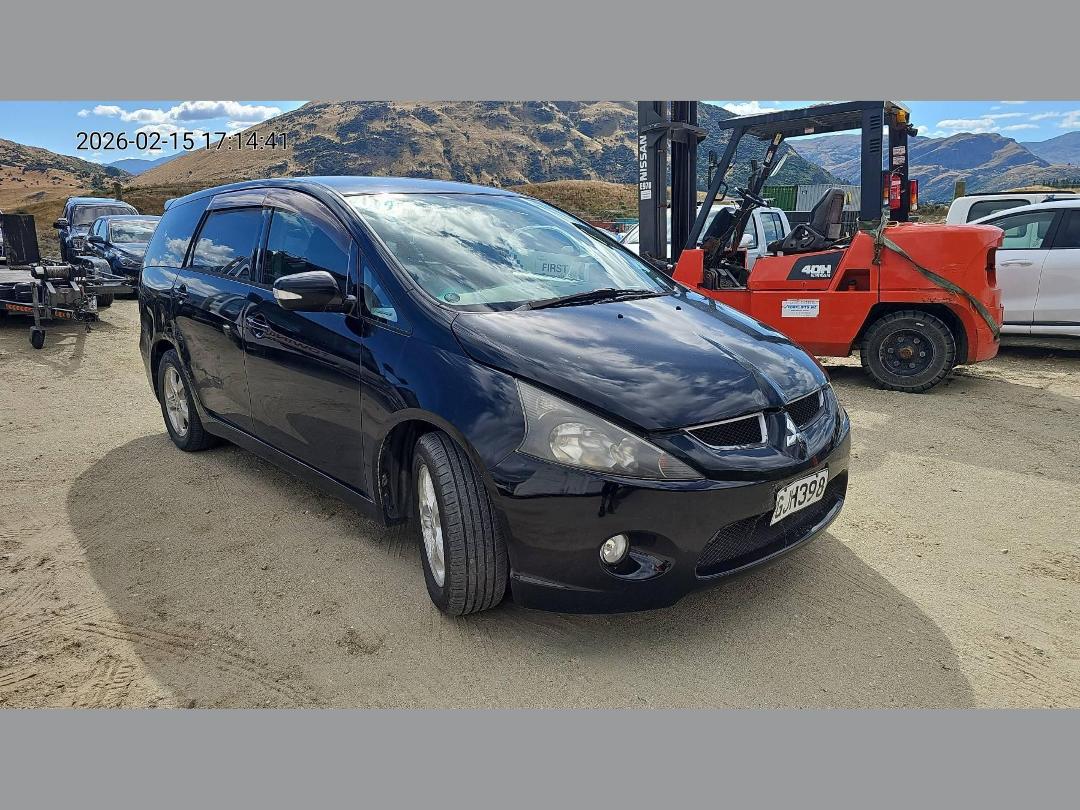 Photo '10' of Mitsubishi Grandis Photo '10' of Mitsubishi Grandis